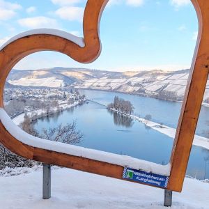 Blick ins Mittelrheintal vom Langhalsweg bei Osterspai. Foto: Simon Ostermann