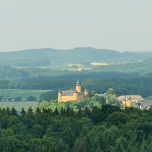 Wällertouren Elberthöhen bei Holler mit Blick auf das Schloss Montabaur. Foto_WW_Touristik.jpg